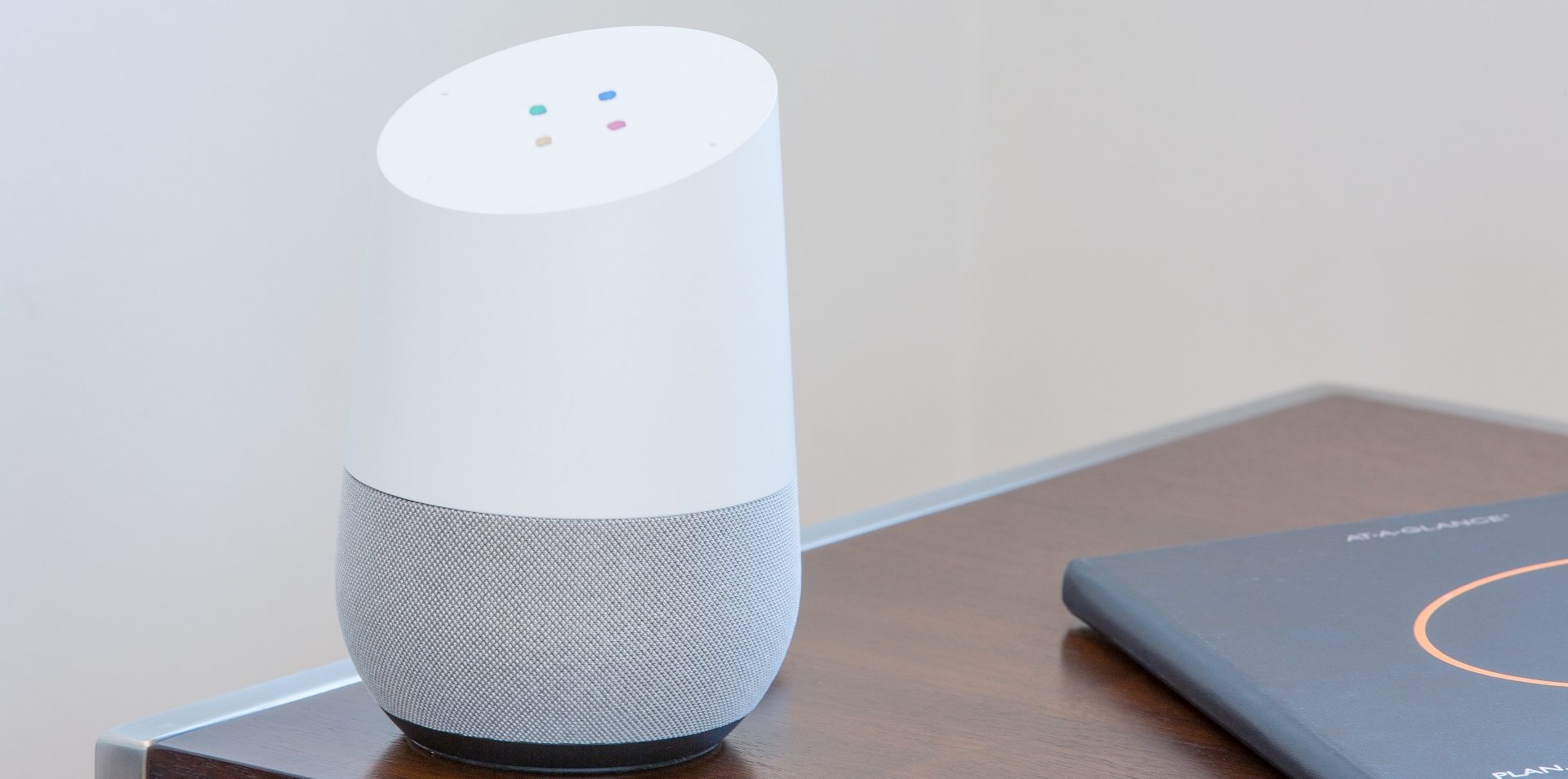 Bild des Google Home Sprachassistenten