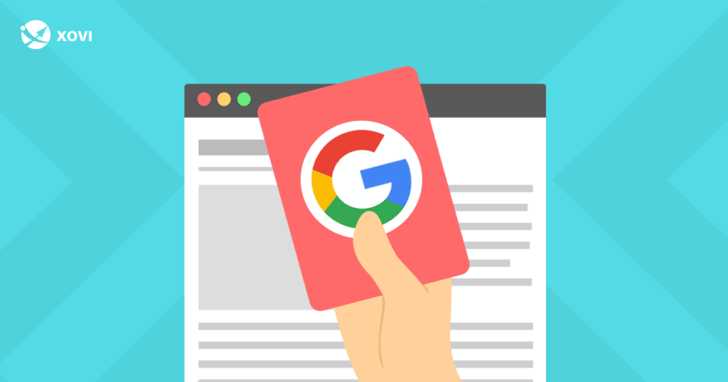 Vorschaubild für Social Media für den Artikel Google Penalty erkennen und beheben: Hand mit roter Karte mit Google Logo vor einer Website